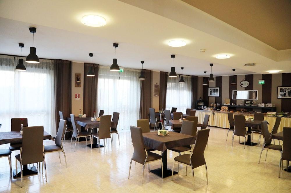 Hotel Fidenza Exterior photo